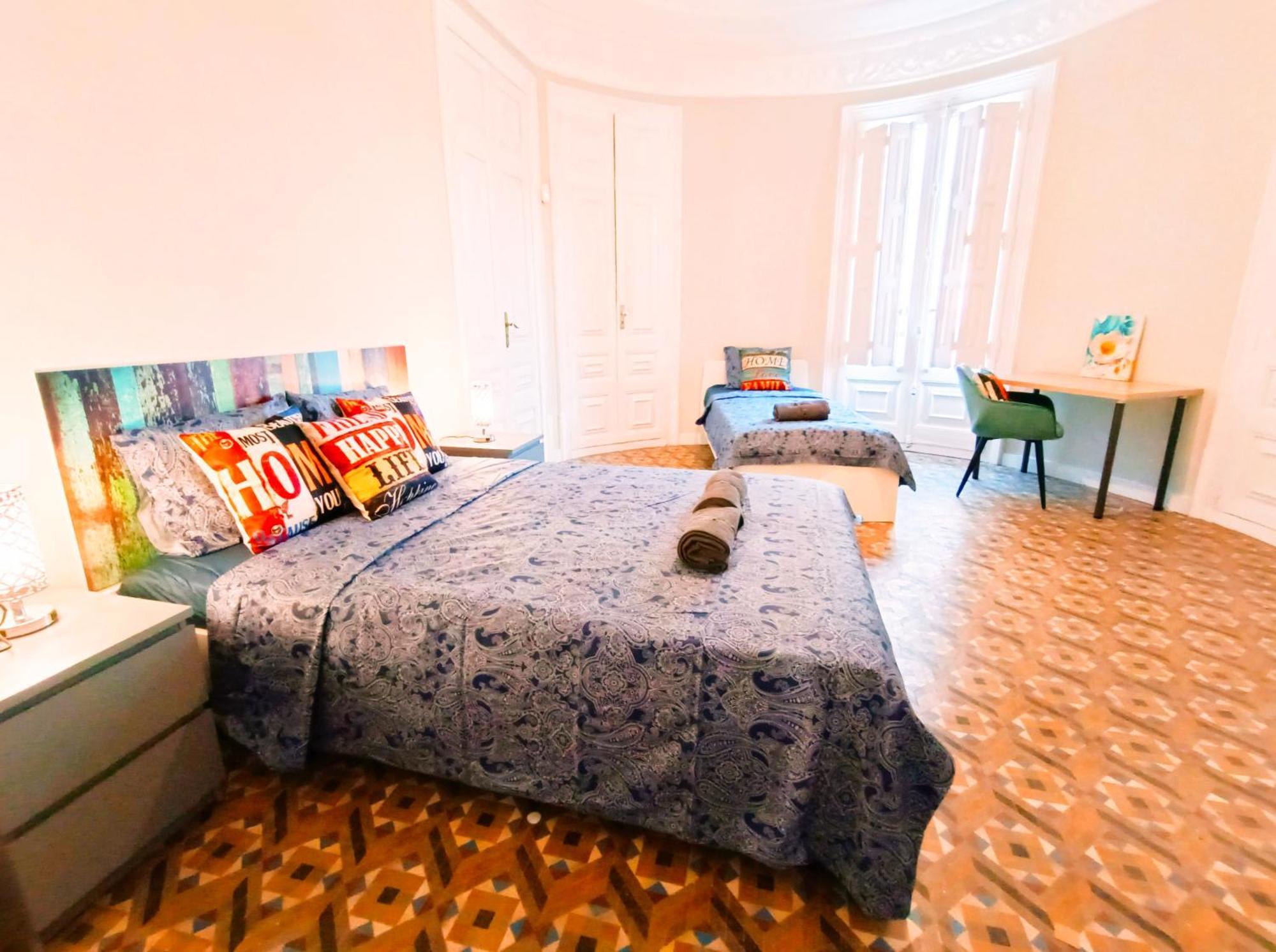 Private Rooms By Plaza Catalunya Barcelona Eksteriør bilde